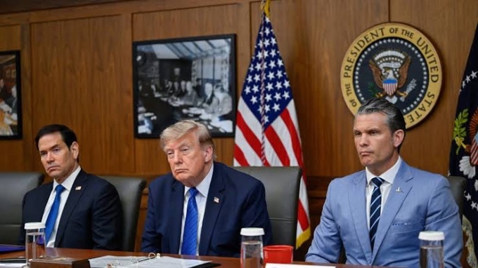 Trump y su ministro de guerra Pete Hegseth.