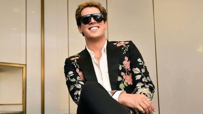 The influencer had a deportation order signed by a judge