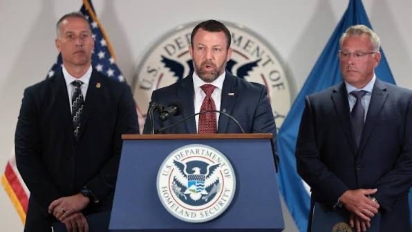 Mullin en conferencia de prensa esta mañana. 