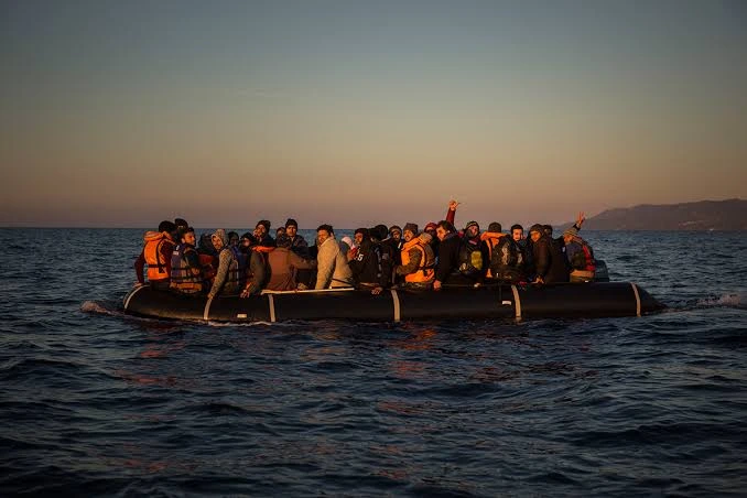 Balsa de inmigrantes 