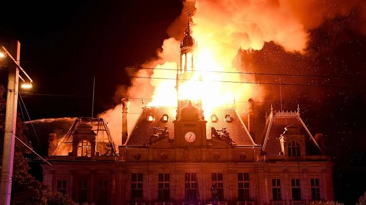 Destrozos de la izquierda en Francia