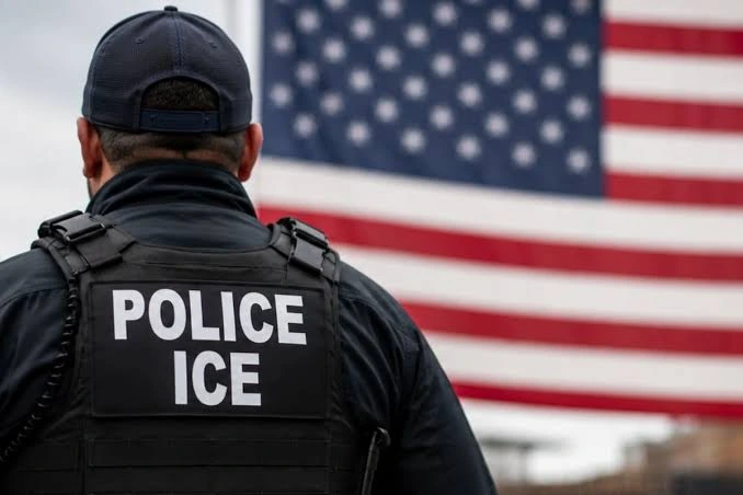 Oficial del ICE