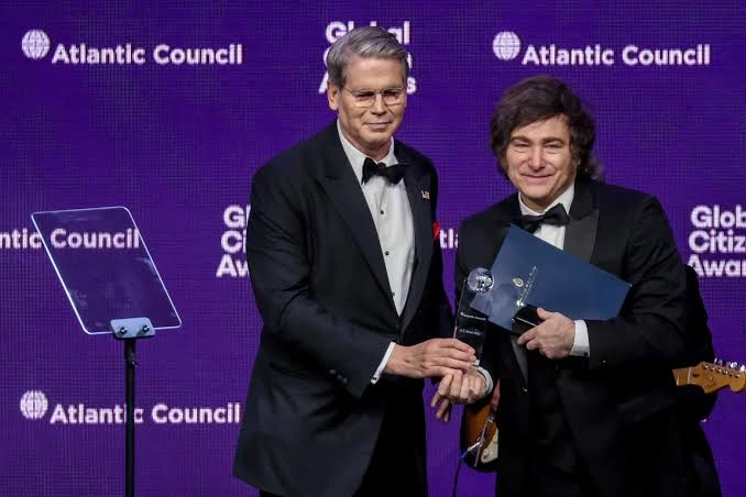 Javier Milei y Scott Bessent.