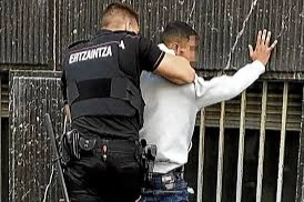 España: un magrebí le rompió la clavícula a una abuela e intentó ahogar a su marido por pedirle que baje la música