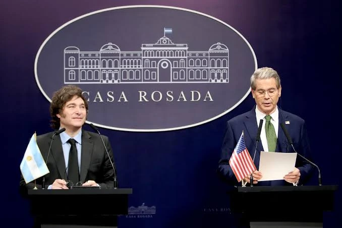 Javier Milei y Scott Bessent.