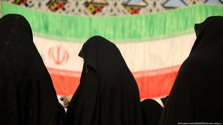 Mujeres iraníes con el velo islámico.