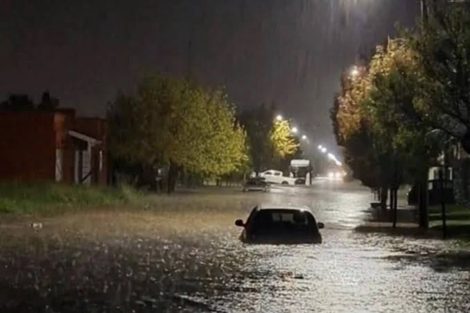 Gestión Kicillof: Los impactantes videos del conurbano bonaerense inundado