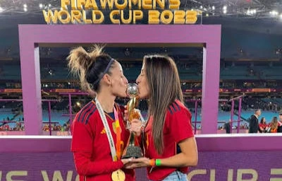 Esther González and Estefanía Cruz
