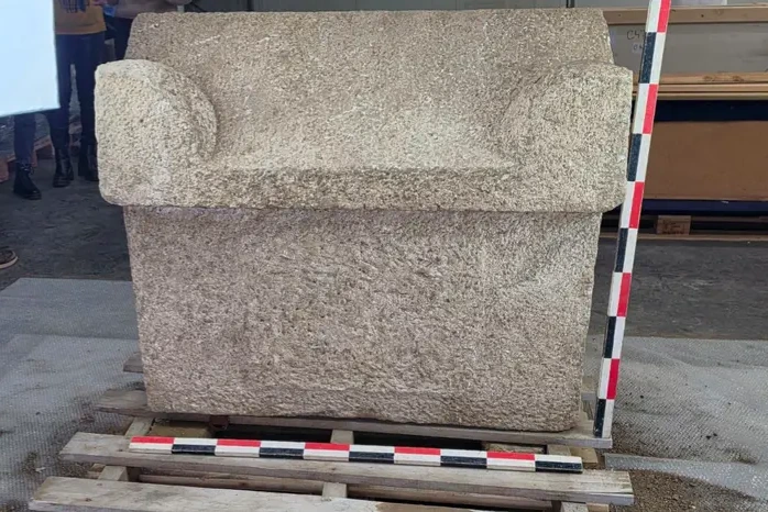 Descubren en Rumania el sarcófago intacto de un niño de la época romana: qué encontraron en su interior