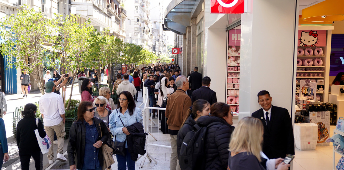 Apertura del nuevo local de Miniso.