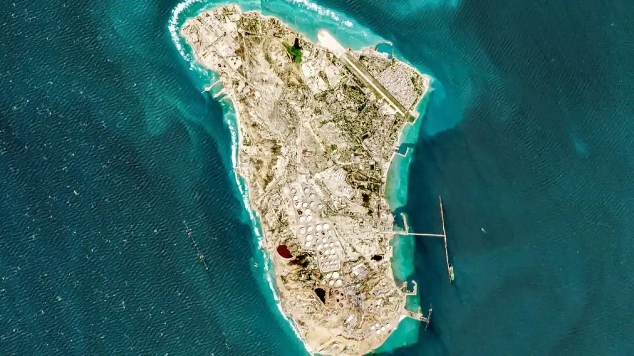 La isla de Jark es un enclave petrolero vital para la economia del régimen iraní.