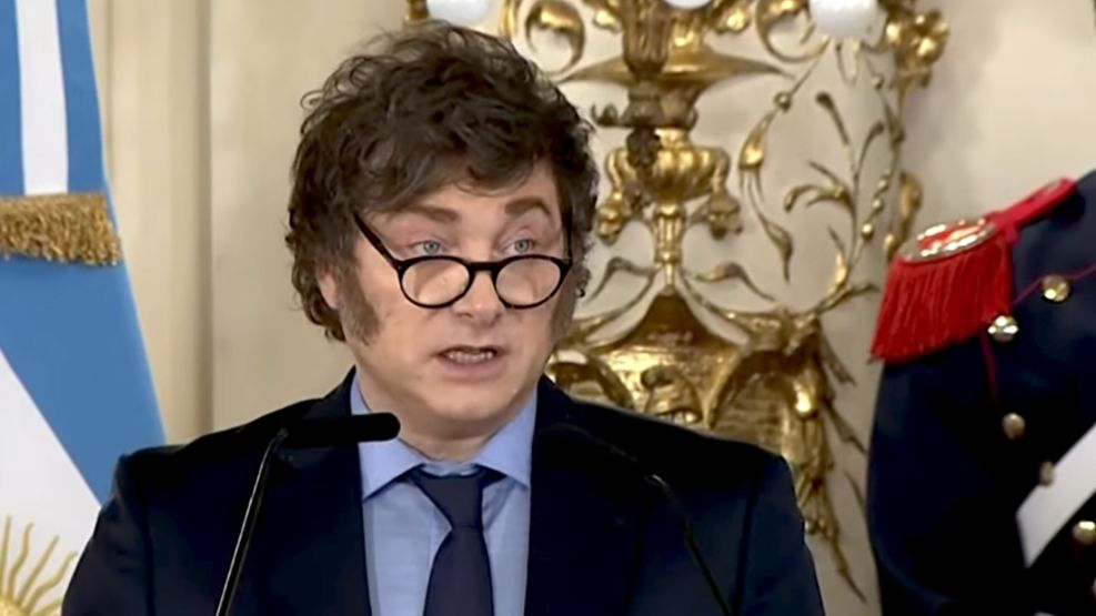 El presidente desarmó en sus redes las operaciones del periodismo ensobrado.