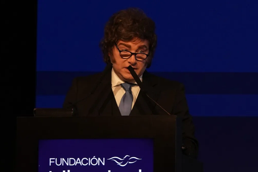 “¿Por qué debería beneficiar a corruptos ineficientes?”: Milei redobló sus críticas contra Rocca y Madanes Quintanilla