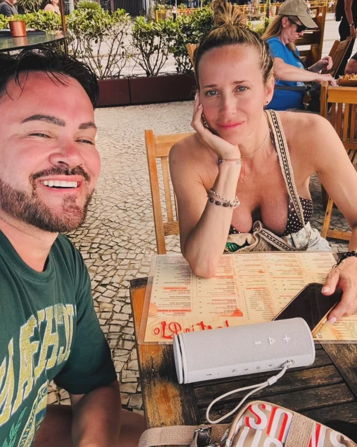 Julieta Prandi junto a su amigo