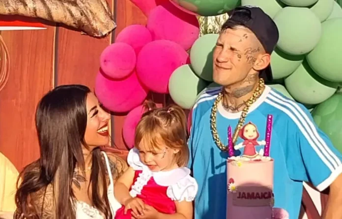 En la actualidad mantienen una relación cordial por el bien de su hija