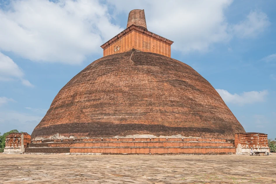 Jetavanaramaya, la mayor obra de ladrillo del mundo, lleva 1.700 años en pie en Sri Lanka