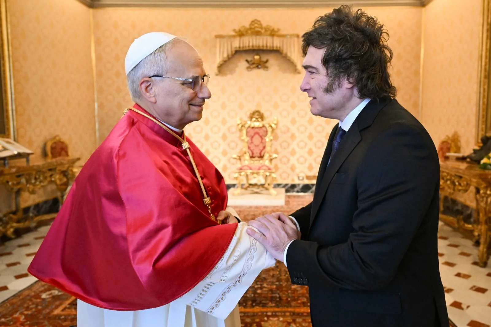 Javier Milei junto al papa León XVI.