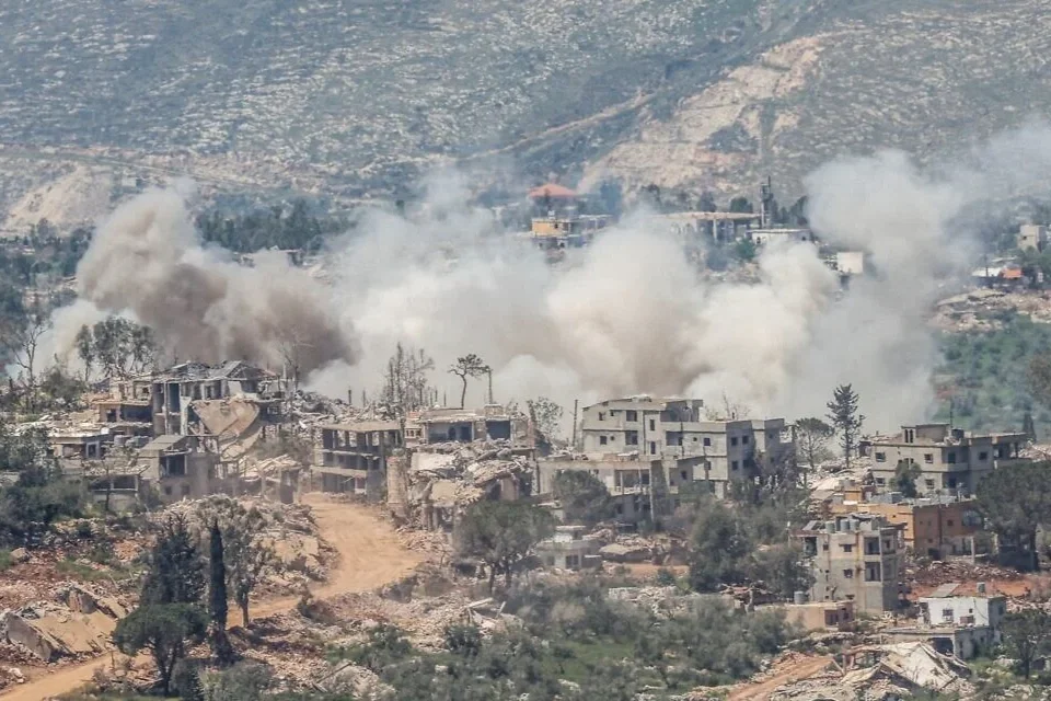 Israel intensifies its offensive against Hezbollah and attacks Beirut again.