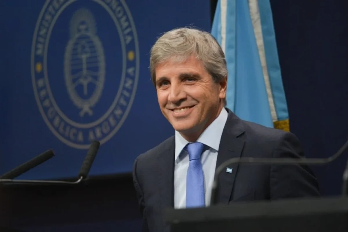 Otro éxito de Toto Caputo: el Gobierno captó US$100 millones y completa el cupo del Bonar 2028