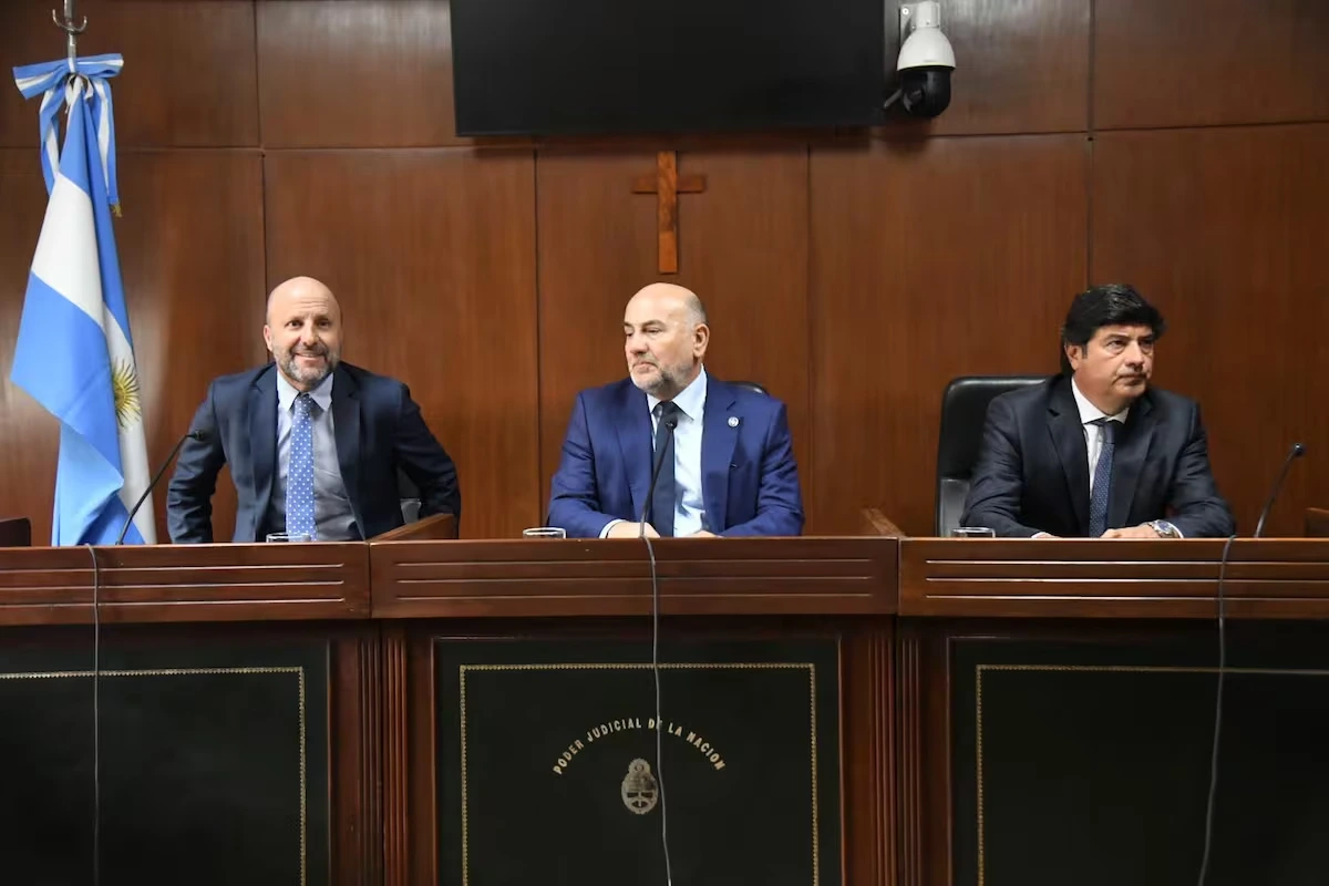 The judges Mariano Borinsky, Diego Barroetaveña, and Alejandro Slokar