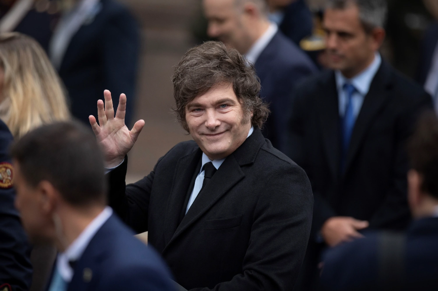 Una encuesta confirma que Milei roza el 50% de imagen positiva y es el dirigente con mayor aprobación