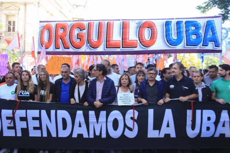 Papelón: La UBA marchará este martes por una ley que está suspendida por la Justicia