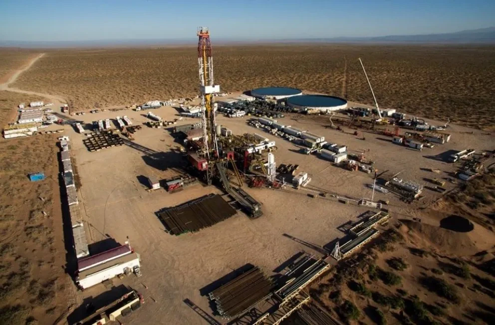 La producción de petróleo alcanzó una cifra histórica y superó los 916.000 barriles diarios Vaca Muerta