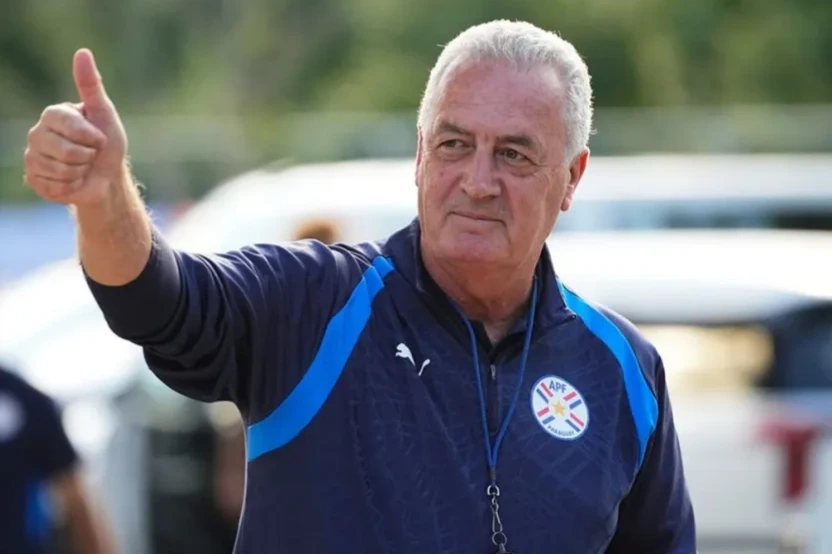 Gustavo Alfaro explicó por qué decidió renovar con la Selección de Paraguay y anticipó un recambio en el plantel