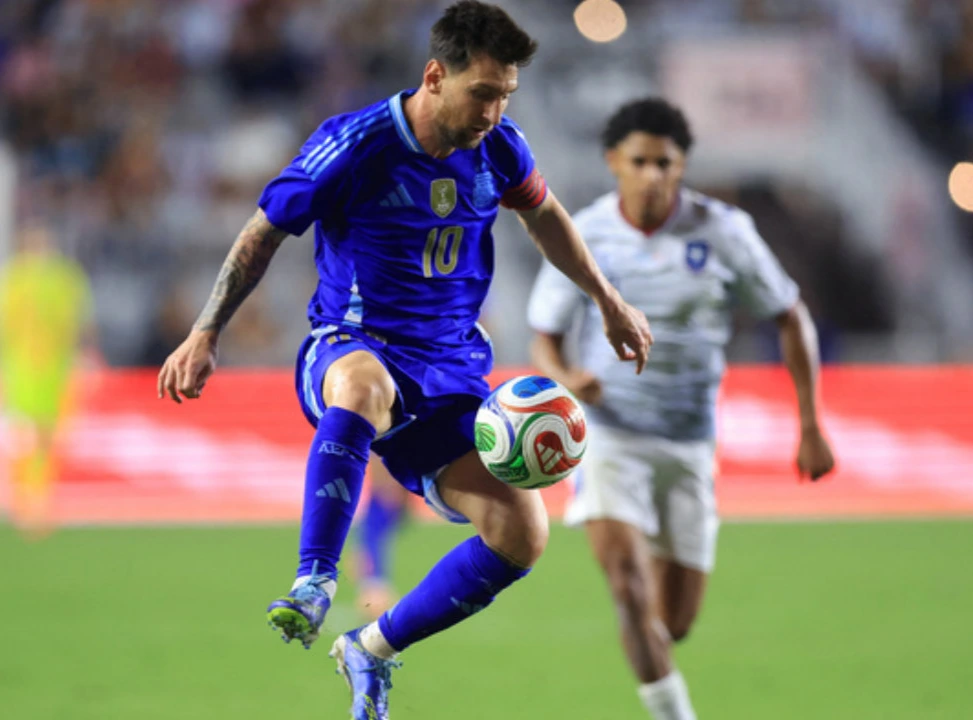 La empresa apuntó también contra Messi y lo acusó de cómplice