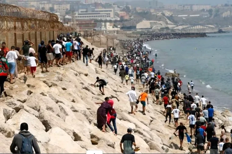 Magrebíes invadiendo Europa
