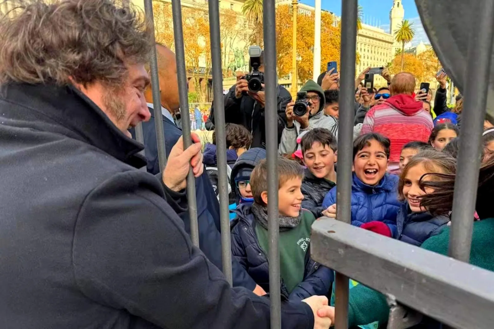 Javier Milei, accompanied by dozens of children.