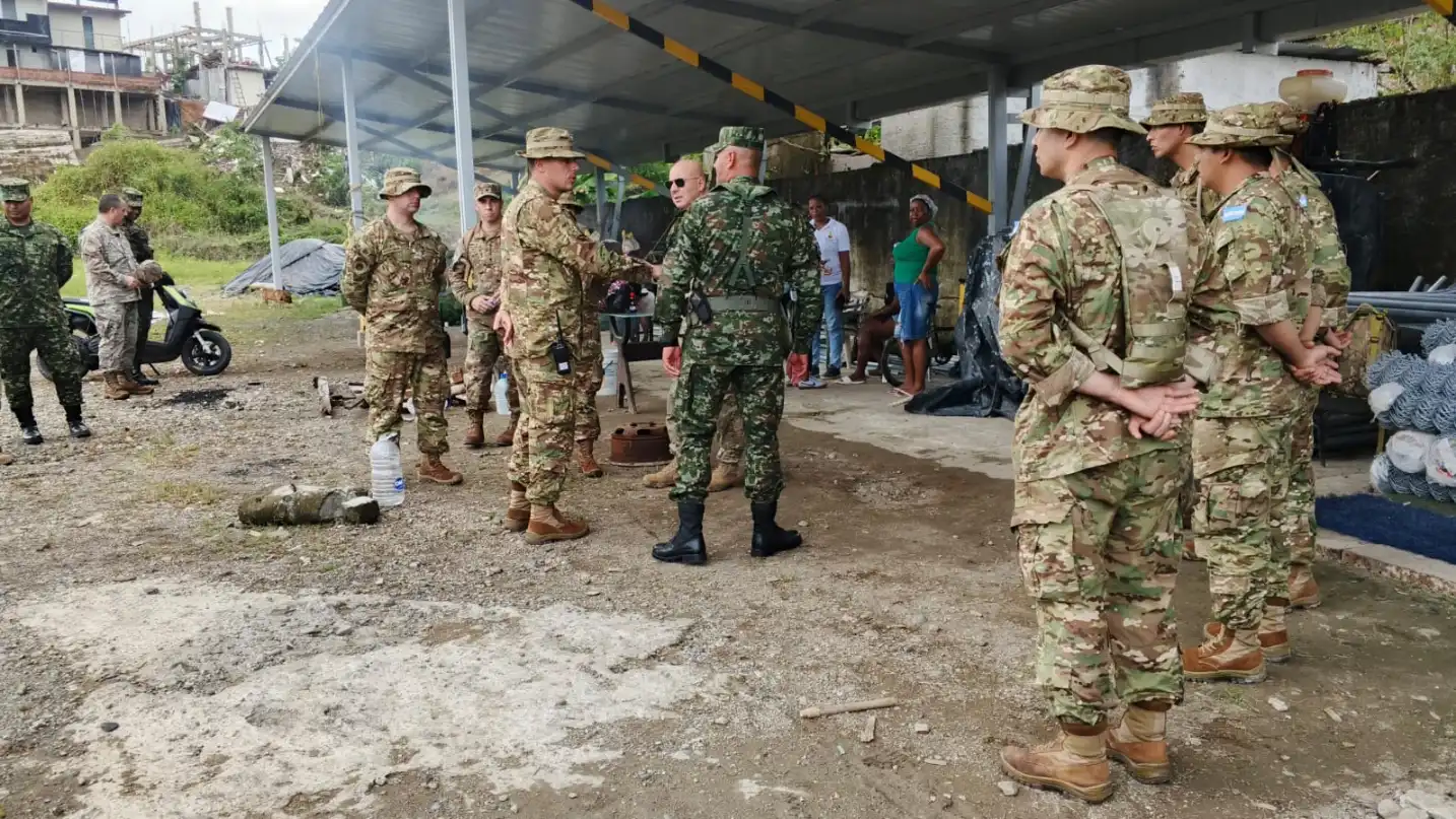 Los enviados argentinos ya cooperan en territorio con las Fuerzas Armadas de Colombia.