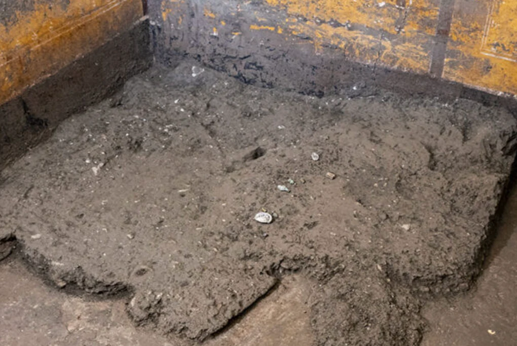 Hallan un armario de madera en una casa de Pompeya con amuletos y objetos cotidianos