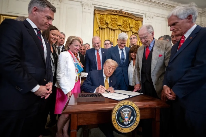 Trump signing the law against fentanyl