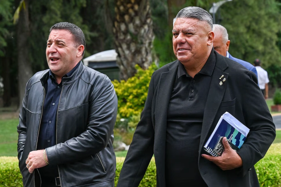 Corrupción en AFA: nuevos chats filtrados revelarían más pagos millonarios en autos de lujo