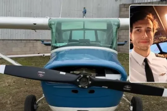 Tragedia en Córdoba: un instructor cayó de una avioneta en pleno vuelo y su alumna logró aterrizar sola