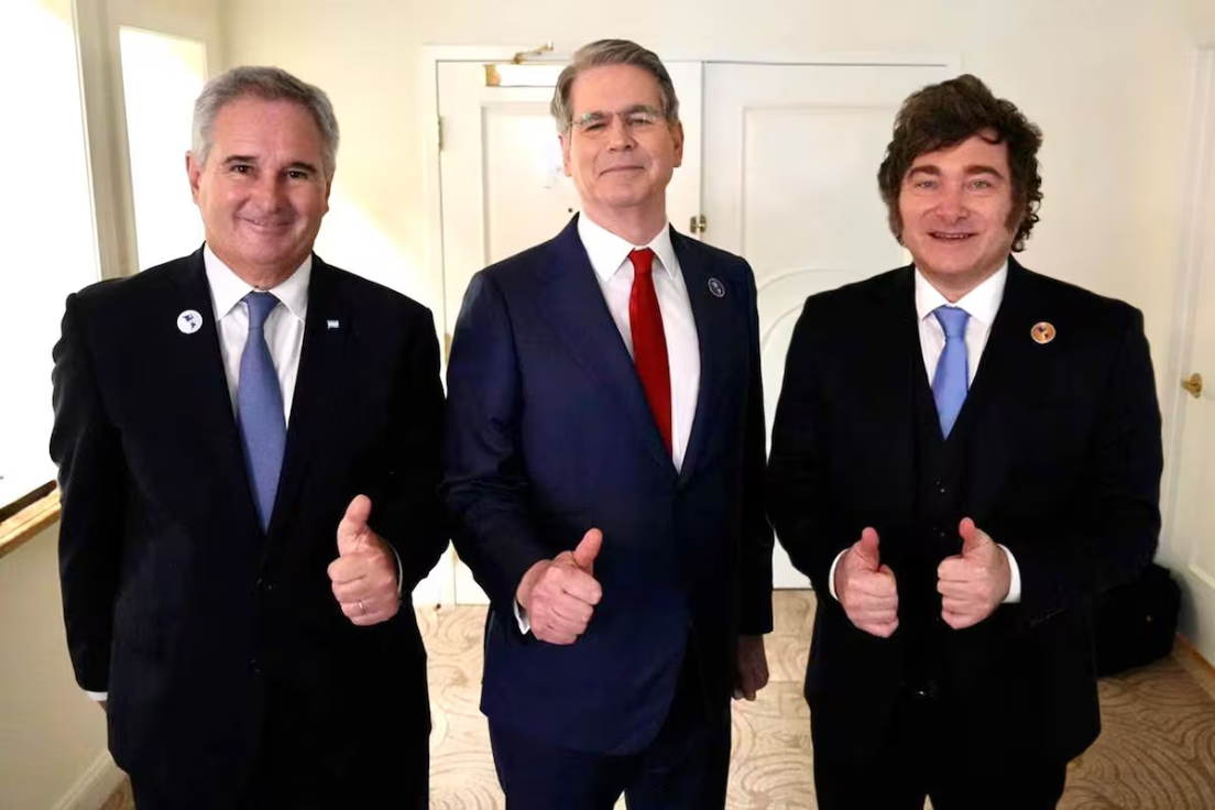 Javier Milei, Pablo Quirno y Scott Bessent.