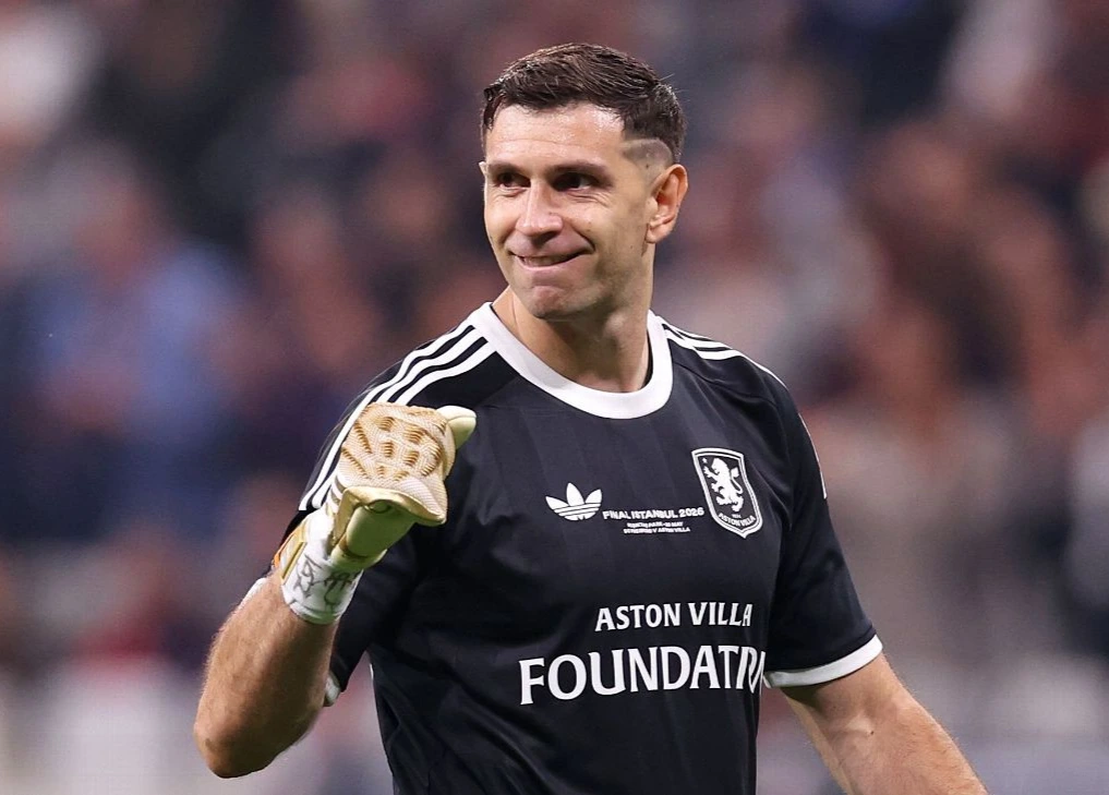 Juventus reactivó su interés por el Dibu Martínez