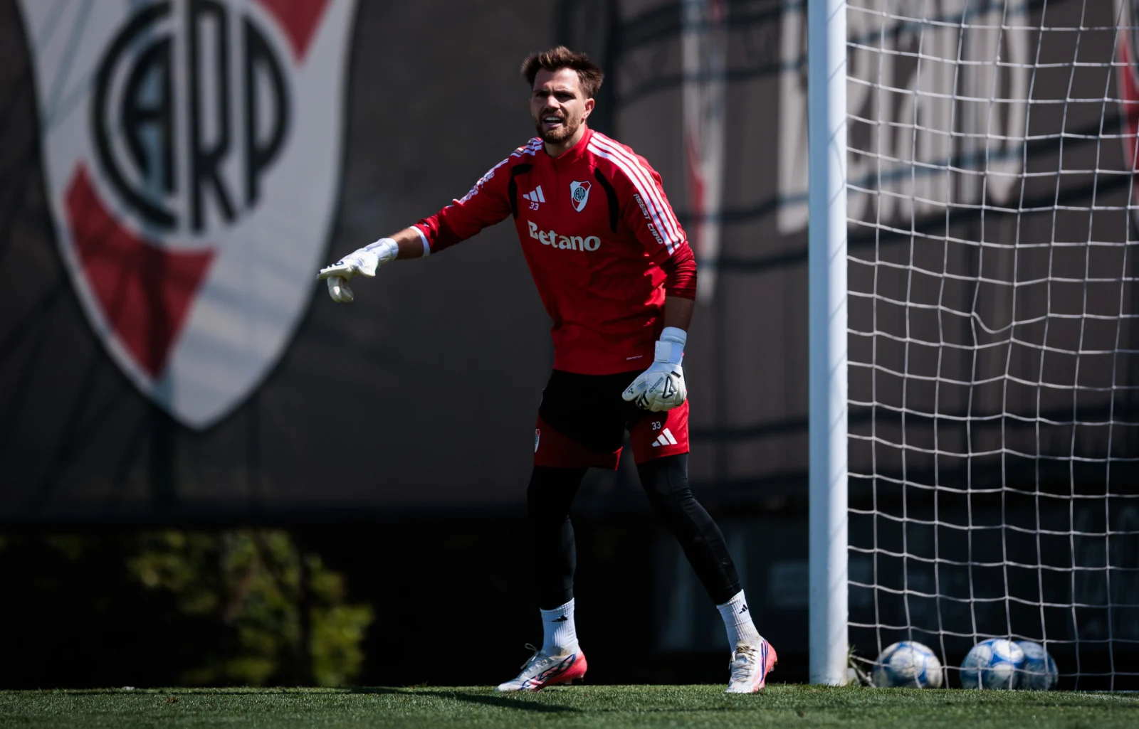 Ezequiel Centurión renova con River hasta finales de 2029