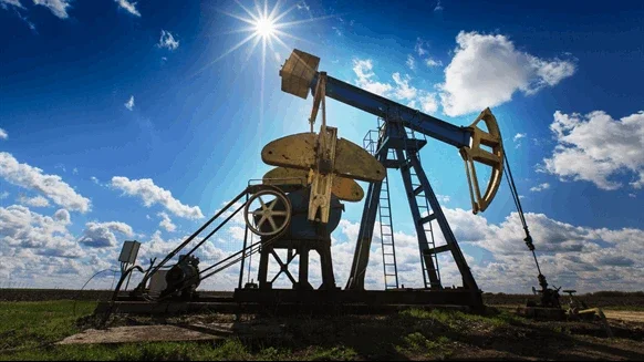 Oil generated USD 2.877 billion net in the first four months of the year