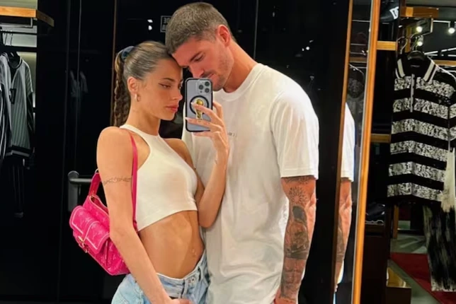 Filtraron la invitación a la boda de Tini Stoessel y Rodrigo De Paul: “Los esperamos con mucho amor”