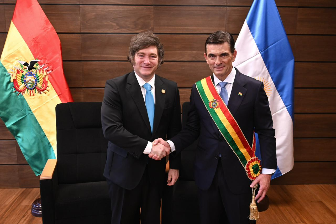 Javier Milei junto a Rodrigo Paz, imagen de archivo.