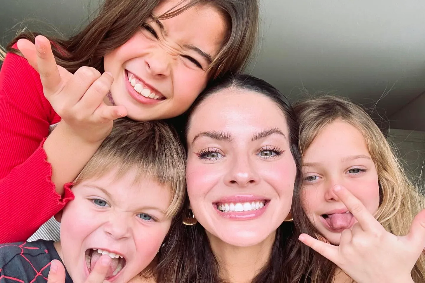 La China Suárez volvió a encender la polémica con Benjamín Vicuña al ocultarles a sus hijos menores su apellido paterno