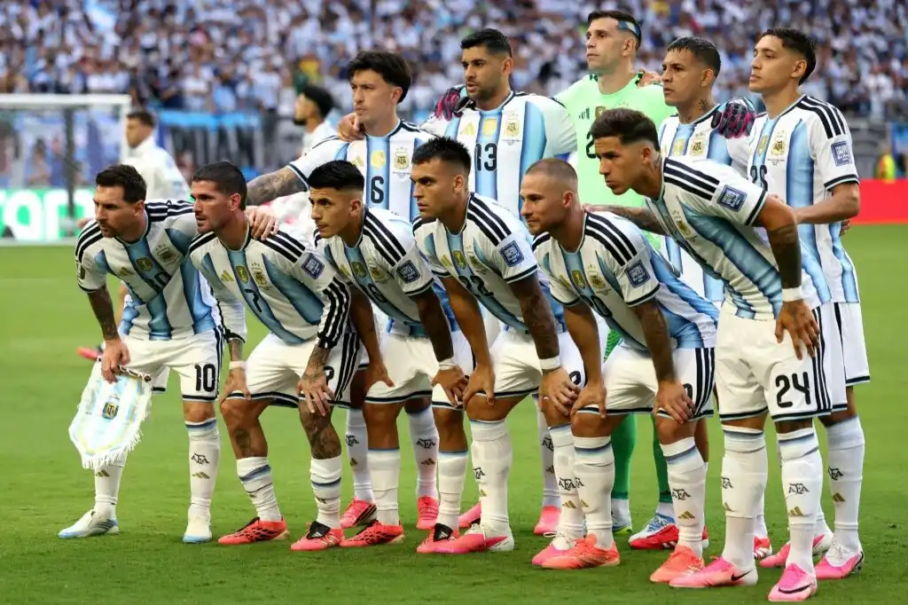 Ranking FIFA: la Selección Argentina perdió el liderato y por ahora evita "la maldición del N°1"