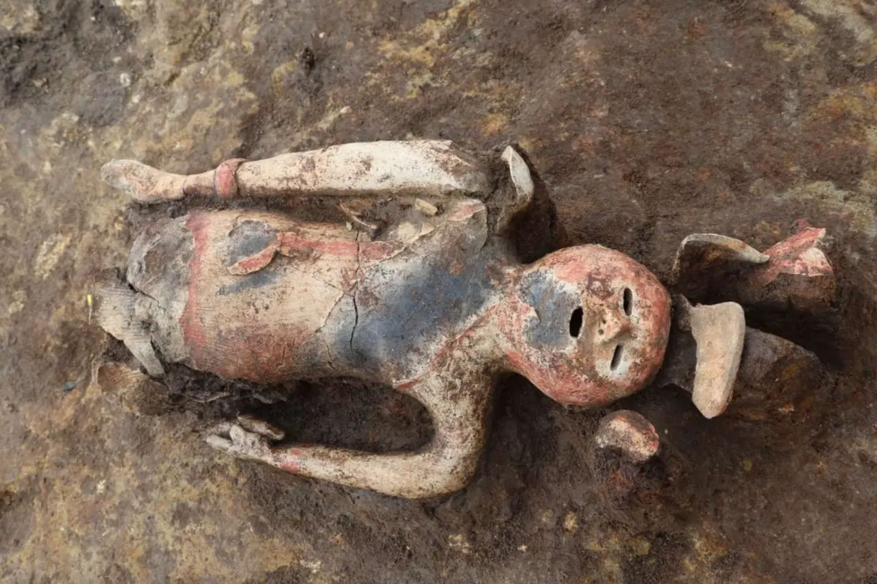 Arqueólogos descubrieron una misteriosa estatua de 1.500 años de antigüedad en Japón y su significado los sorprendió