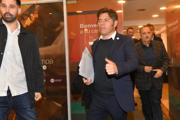 Kicillof met with his leadership.