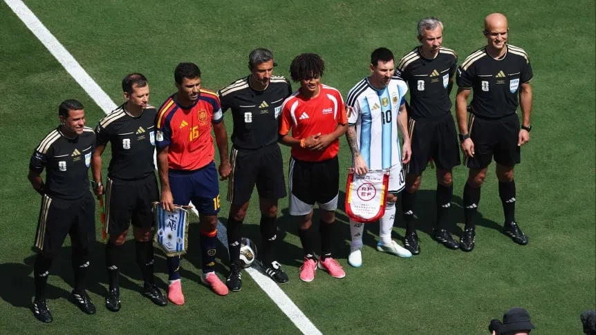 Equipo de árbitros de la final del mundo