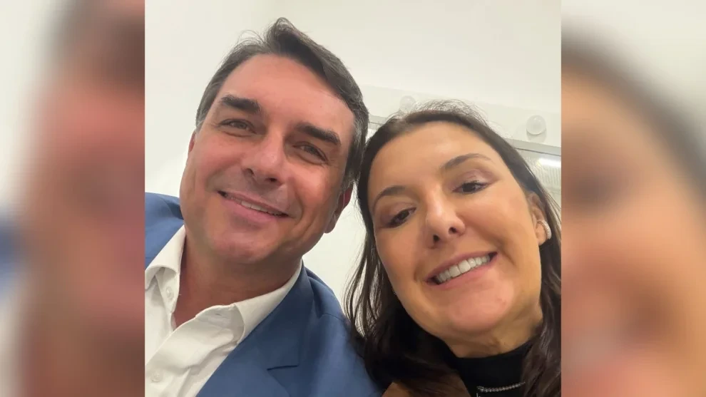 Flávio Bolsonaro junto a Daniella Marques.