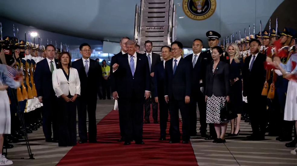 Under a climate of maximum security and popular fervor, China welcomed Trump and his entourage with honors.