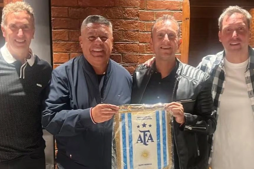 Luego del controvertido Superclásico, el Chiqui Tapia bancó a Darío Herrera